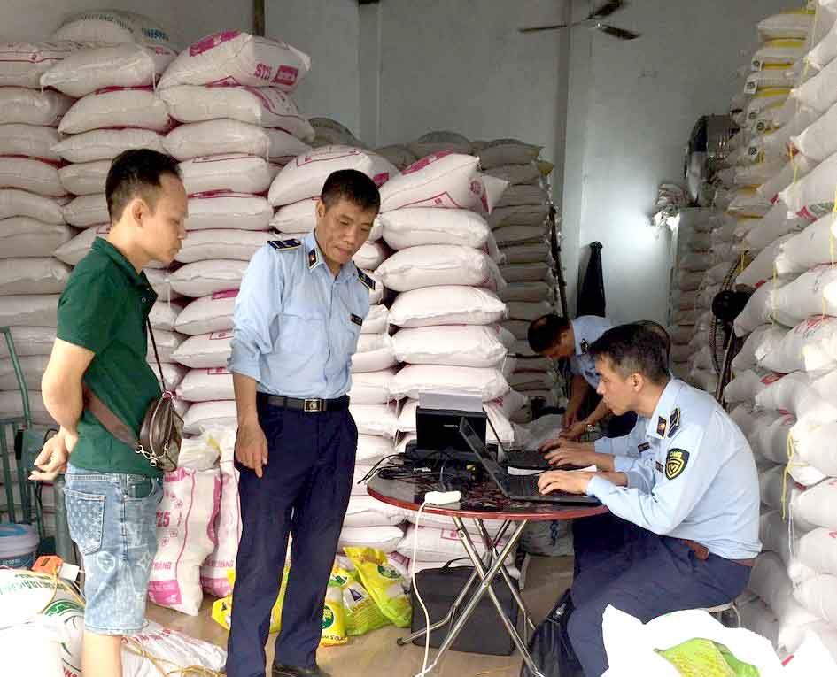 Tăng cường kiểm tra, ngăn chặn hành vi đầu cơ, giả mạo thương hiệu mặt hàng gạo (11/04/2024)